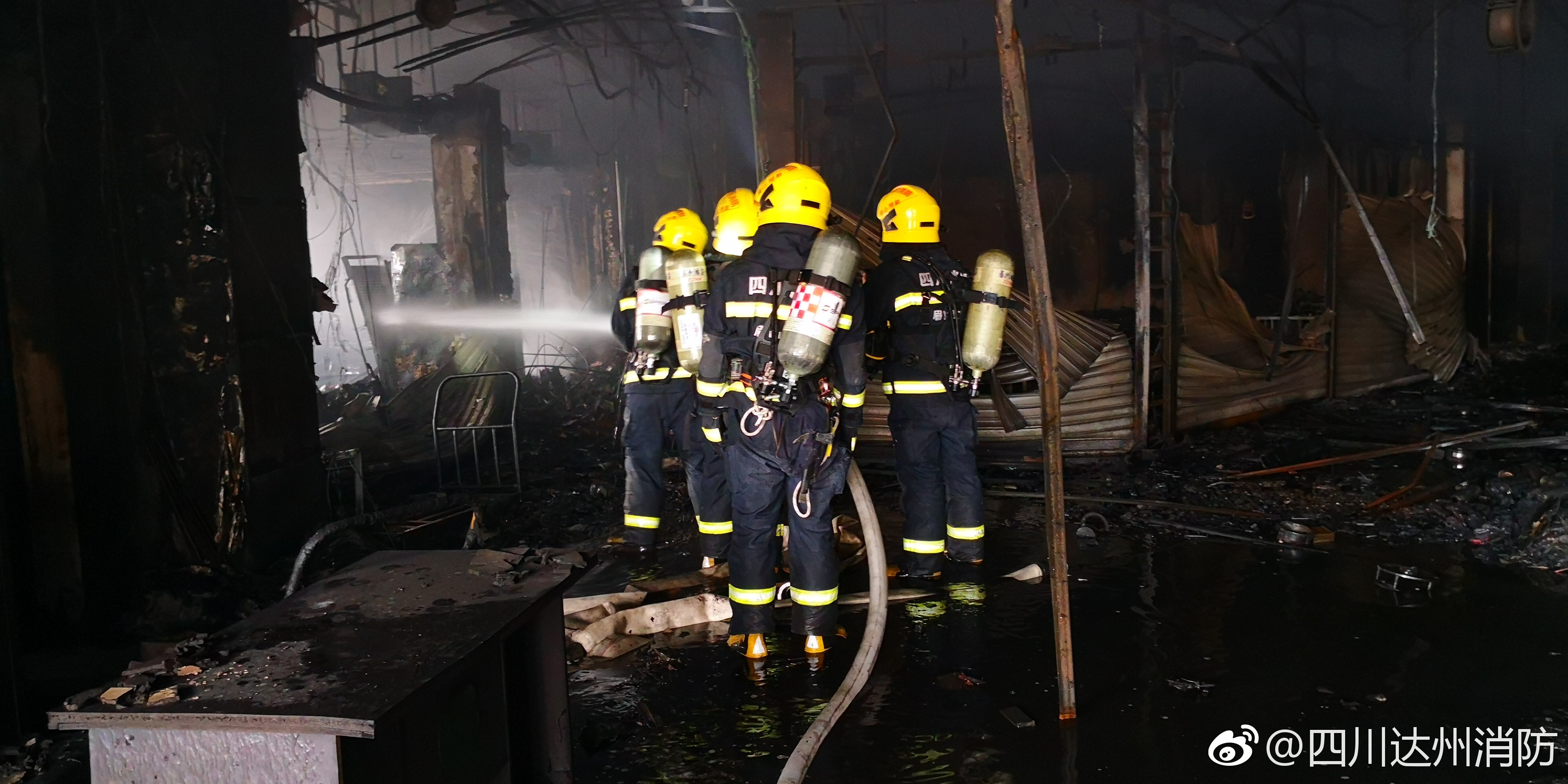 达州好一新持续燃烧逾60小时 现场扑救进入内