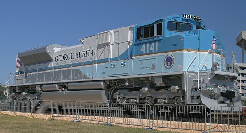 老布什葬礼更多细节曝光:印着他名字的火车头将载着他