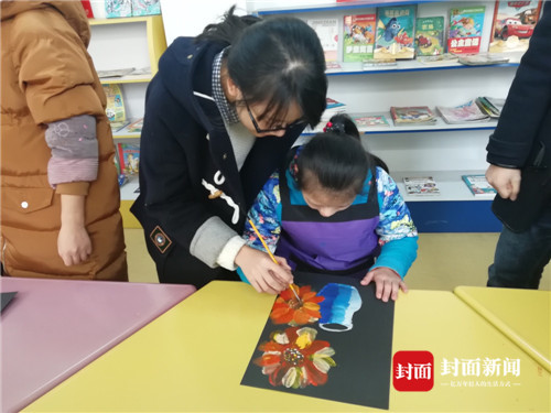 关注特殊儿童 成都大学生公益组织用绘画为他