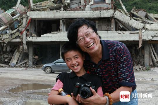 十年跟踪拍摄 《川流不息》记录六个汶川孤儿