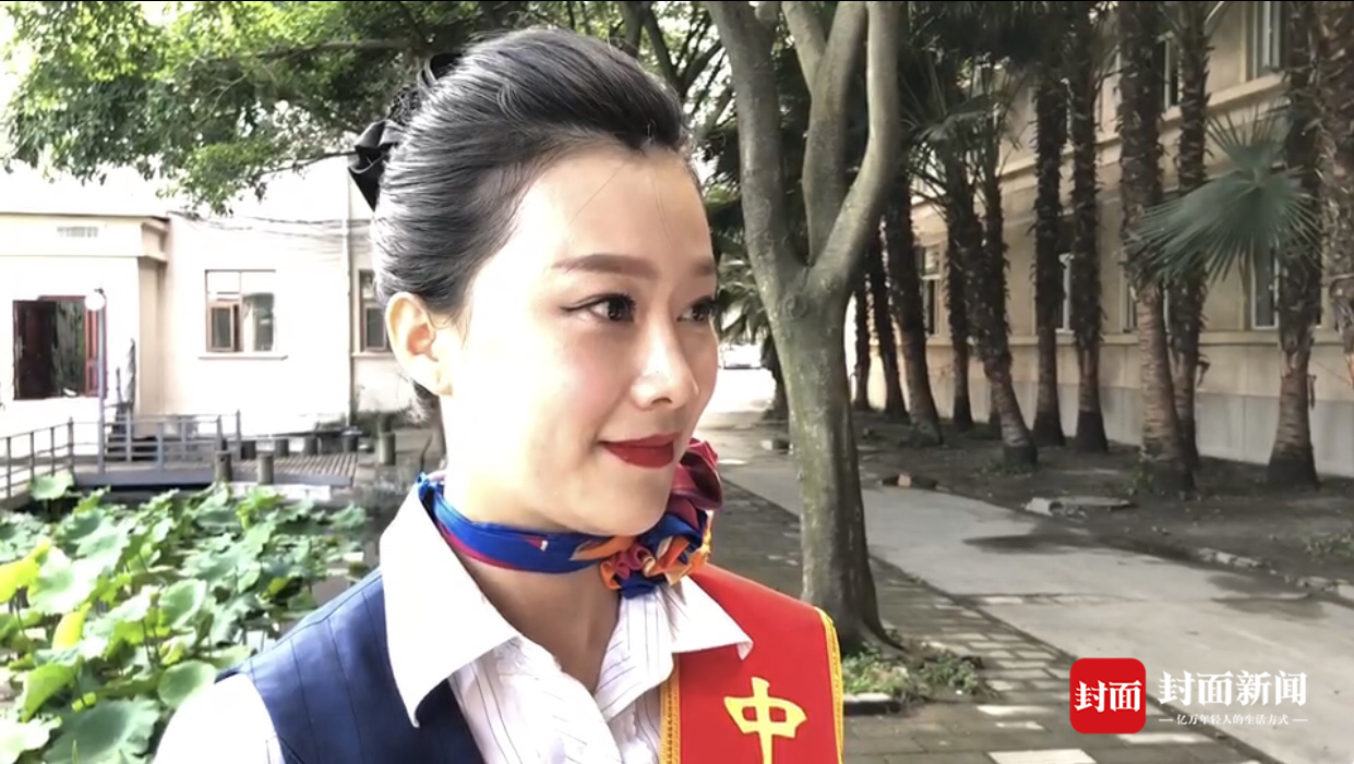 川航英雄机组乘务长毕楠:事发瞬间来不及恐惧 自始至终相信机长