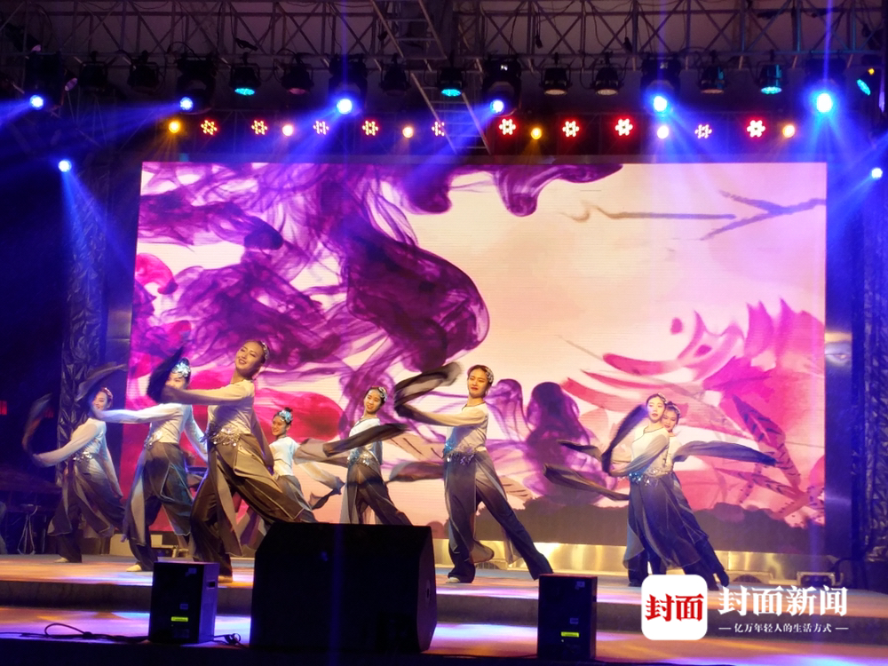 高唱:我爱你中国!邛崃平乐跨年晚会嗨翻全场