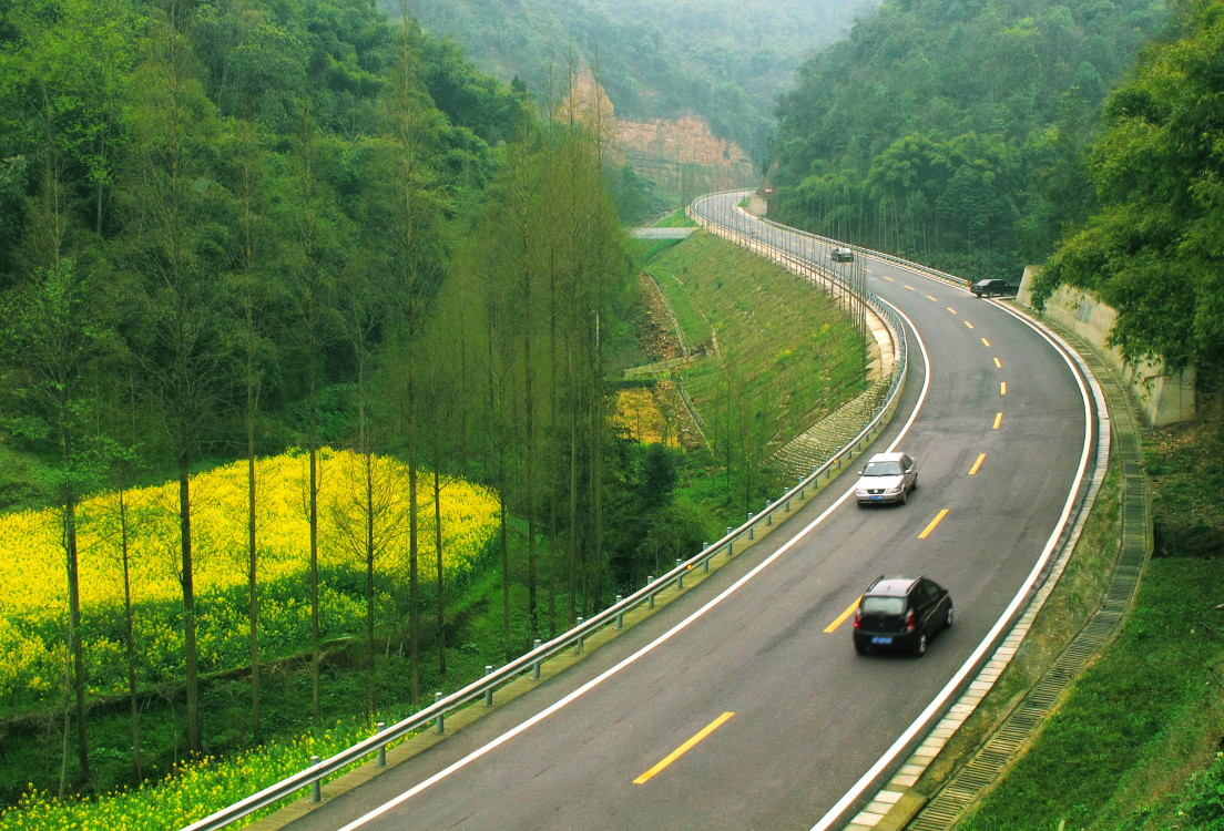 观光旅游产业·最美乡村公路 周明虎摄