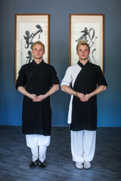 挪威双胞胎上了武当山 要学正宗太极拳（组图） - 1