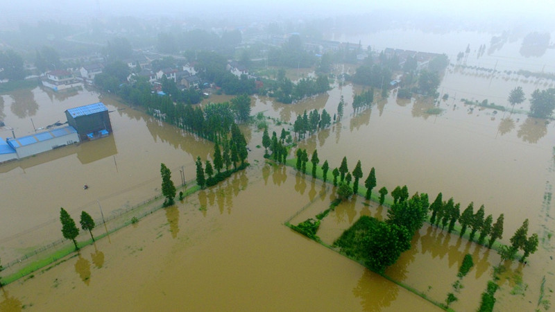 局部大暴雨,其中云南盐津普洱渡站降雨量300毫米,湖北仙桃西流河站