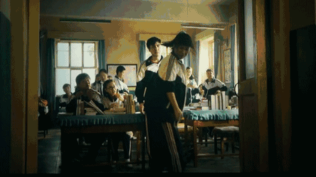昨天,演员马丽在微博上曝出自己在超市里遭遇变态狂摸屁股的经历,称