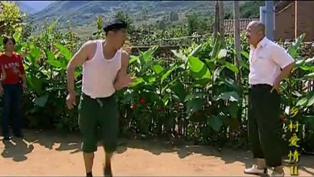 泰男子使出凌波微步和无影腿 与蛇上演殊死搏