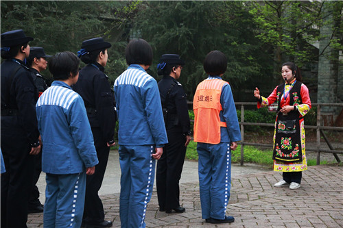 成都女子监狱16名服刑人员走出高墙 走进映秀 感悟"生命"
