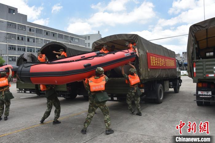 武警温州支队集结待命.武警温州支队供图