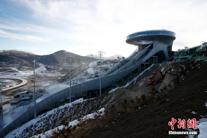 资料图:位于河北省张家口市崇礼区的国家跳台滑雪中心"雪如意" 中新社