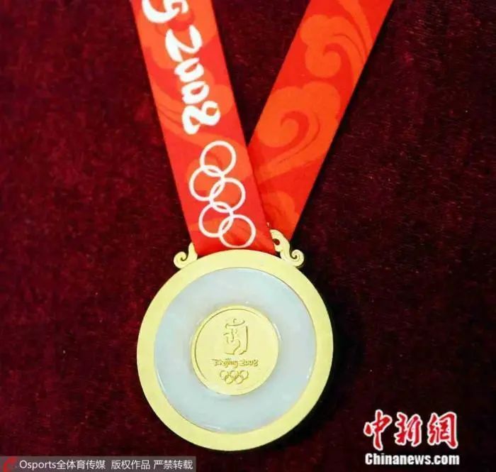 2008年北京奥运会"金镶玉"金牌.图片来源:osports全体育图片社