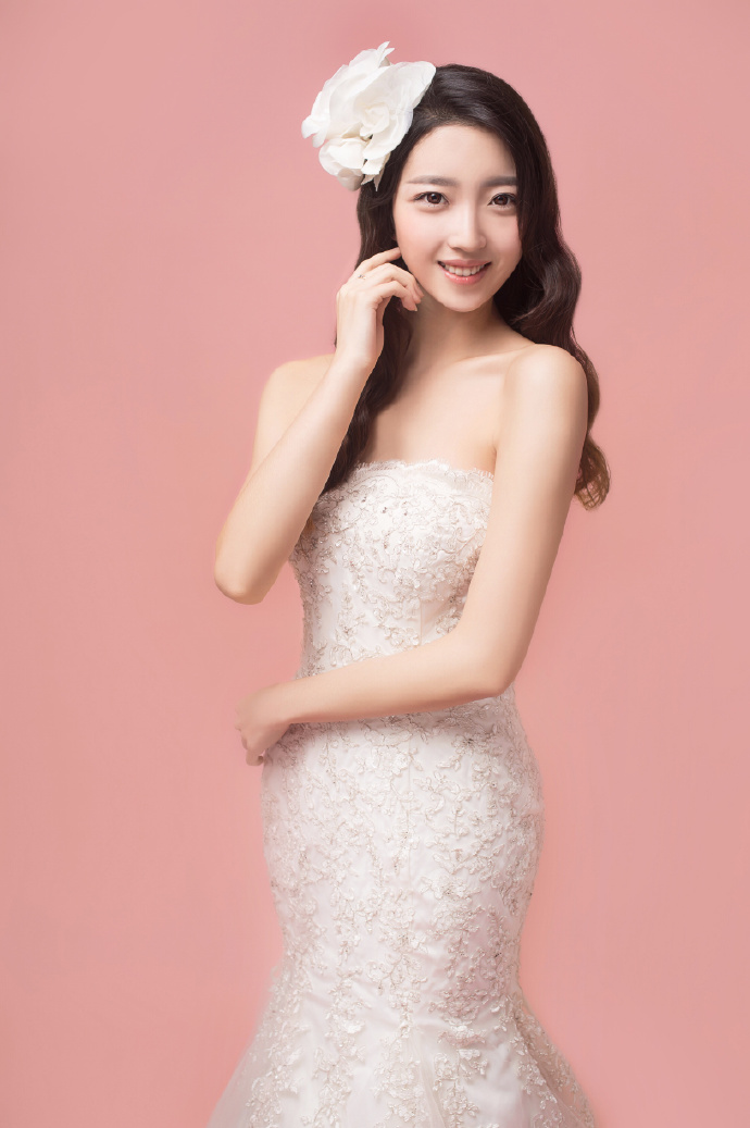这是来自重庆大学的校花刘芳尘,170cm,高就算了,还瘦!才50kg!
