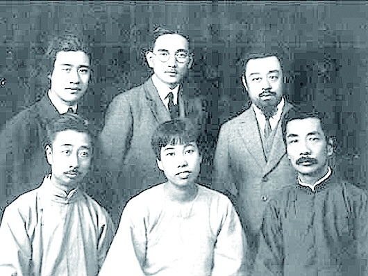 前排左起:周建人,许广平,鲁迅;后排左起:孙福熙,林语堂,孙伏园