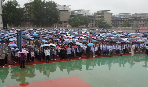 阆中中学古城校区开展应急安全疏散演练