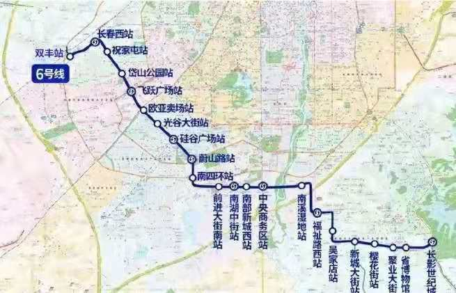 从围挡施工到路面恢复,短短3个半月的时间,蔚山路站就完成了盖挖段