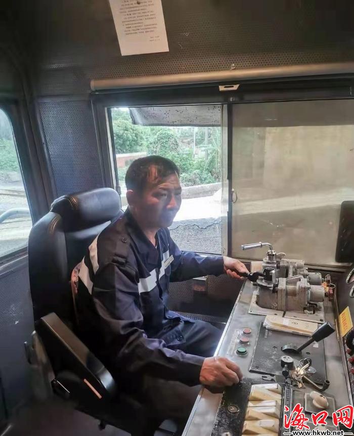 海南铁路内燃机车司机王小江的第32个春运时代在变初心不变
