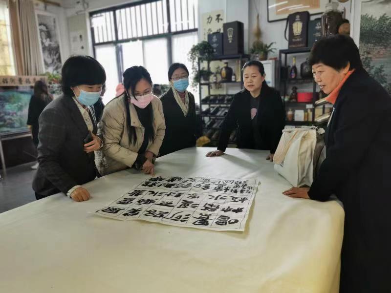 荥阳市妇联举办三八妇女节书法欣赏活动