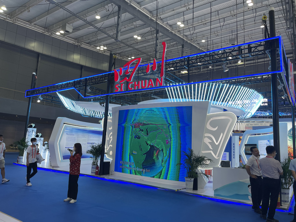 27日上午,位于长沙国际会展中心的中非经贸博览会展馆对专业观众开放