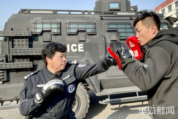 青岛市公安局女子特警队:英姿飒爽 "霸王花" "硬核女团"顶呱呱