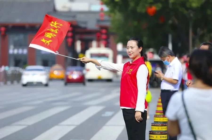 西安人争当文明东道主热情迎接十四运