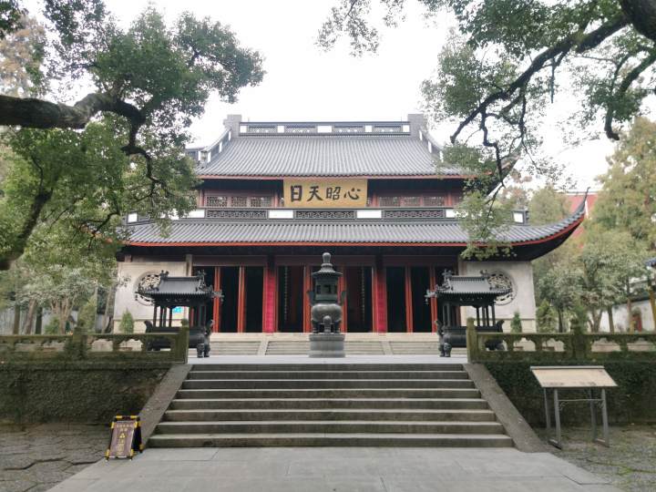 经过80天的保养维护杭州岳王庙大殿明天起恢复开放记得提前预约