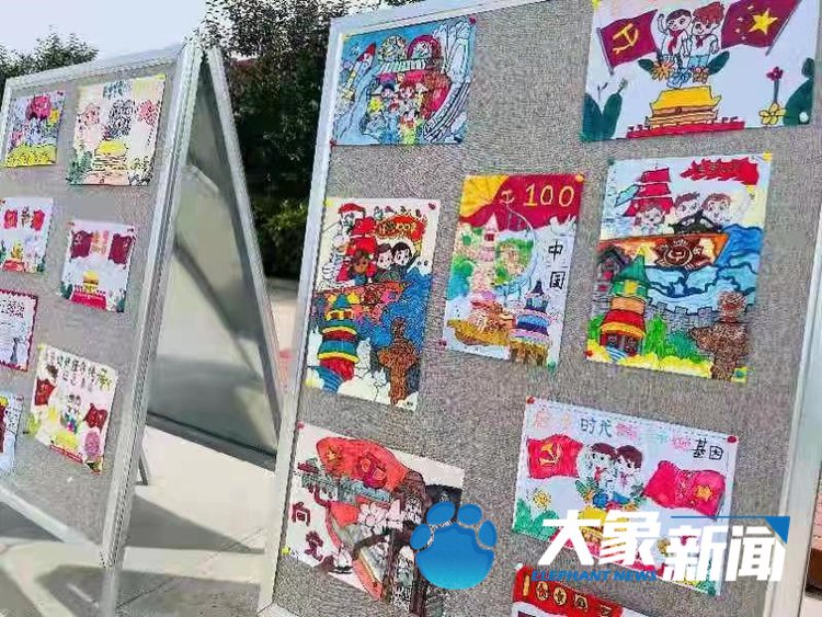 童心向党绘画传情郑东新区白沙大雍小学举办红色经典故事绘画展