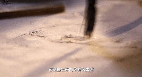 画家傅抱石完成了这幅经典作品仅用几个月的时间和高超的艺术想象力他