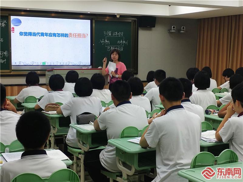 福州文博中学教学开放周展示老师下海同学上岸教学智慧