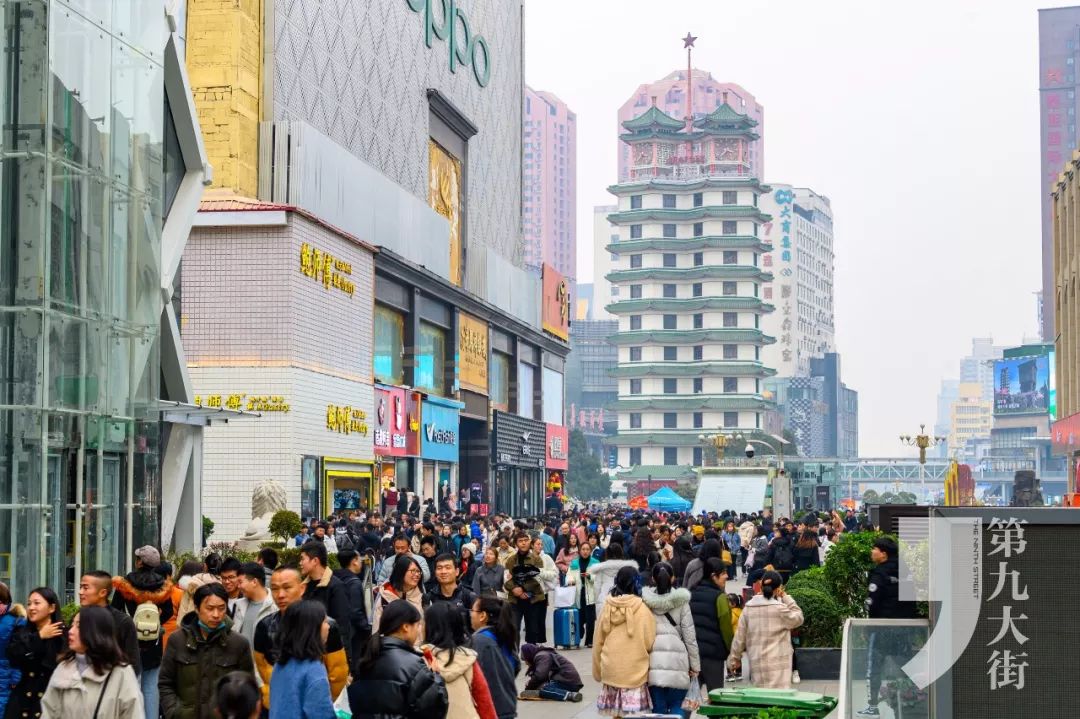 7月22日商务部公布了全国12条步行街为升级改造试点郑州德化名列其中