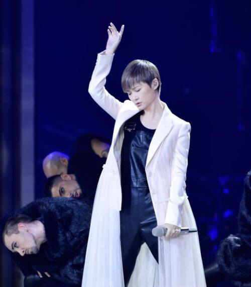 3月31日 李宇春2018巡演首站定在成都