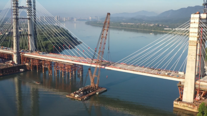 up杭州联连桐庐丨湖杭铁路富春江特大桥主桥合龙
