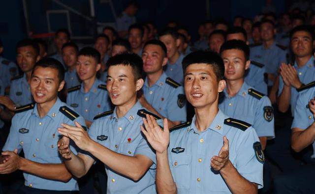 空军预警学院唱响经典红歌向党献礼