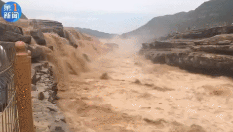 这几天,黄河壶口瀑布水量大增流量达到1560立方米每秒形成了2020年