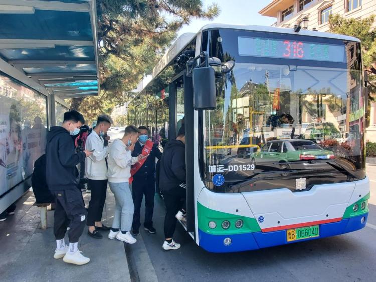 五一小长假将至青岛多条公交线路将增加运力