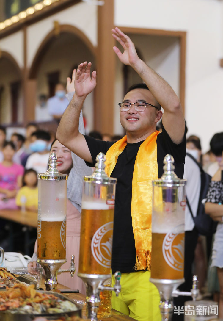 开怀畅饮第30届青岛国际啤酒节气氛升温