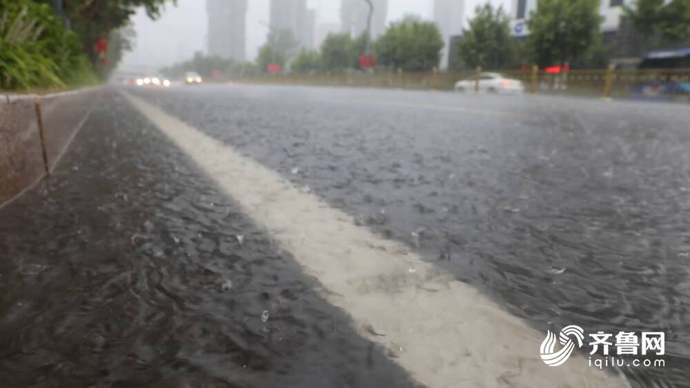 邹城诸城沂水出现大暴雨鲁东南半岛局部仍有短时强降水9级大风