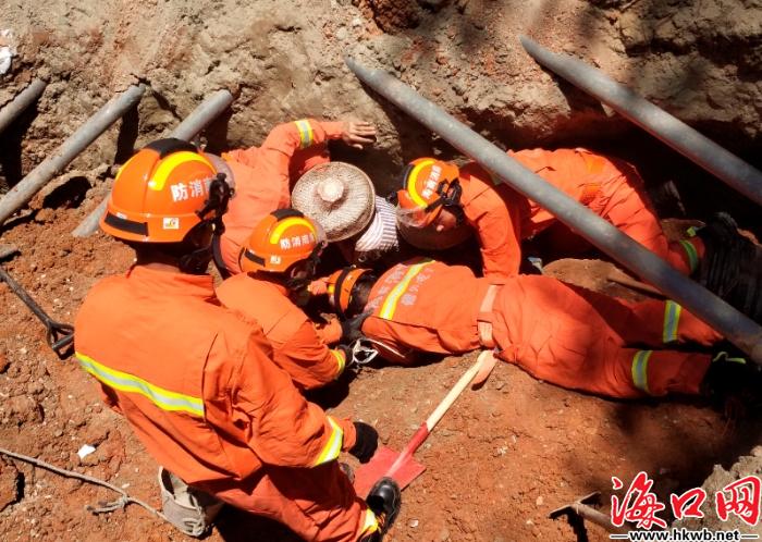 海南儋州一工地塌方致两名工人被埋消防紧急出动成功救援图