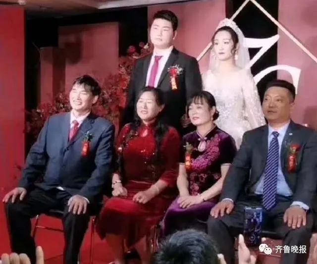 大衣哥儿子结婚啦大衣哥现场连唱四首数十万网友在线送祝福