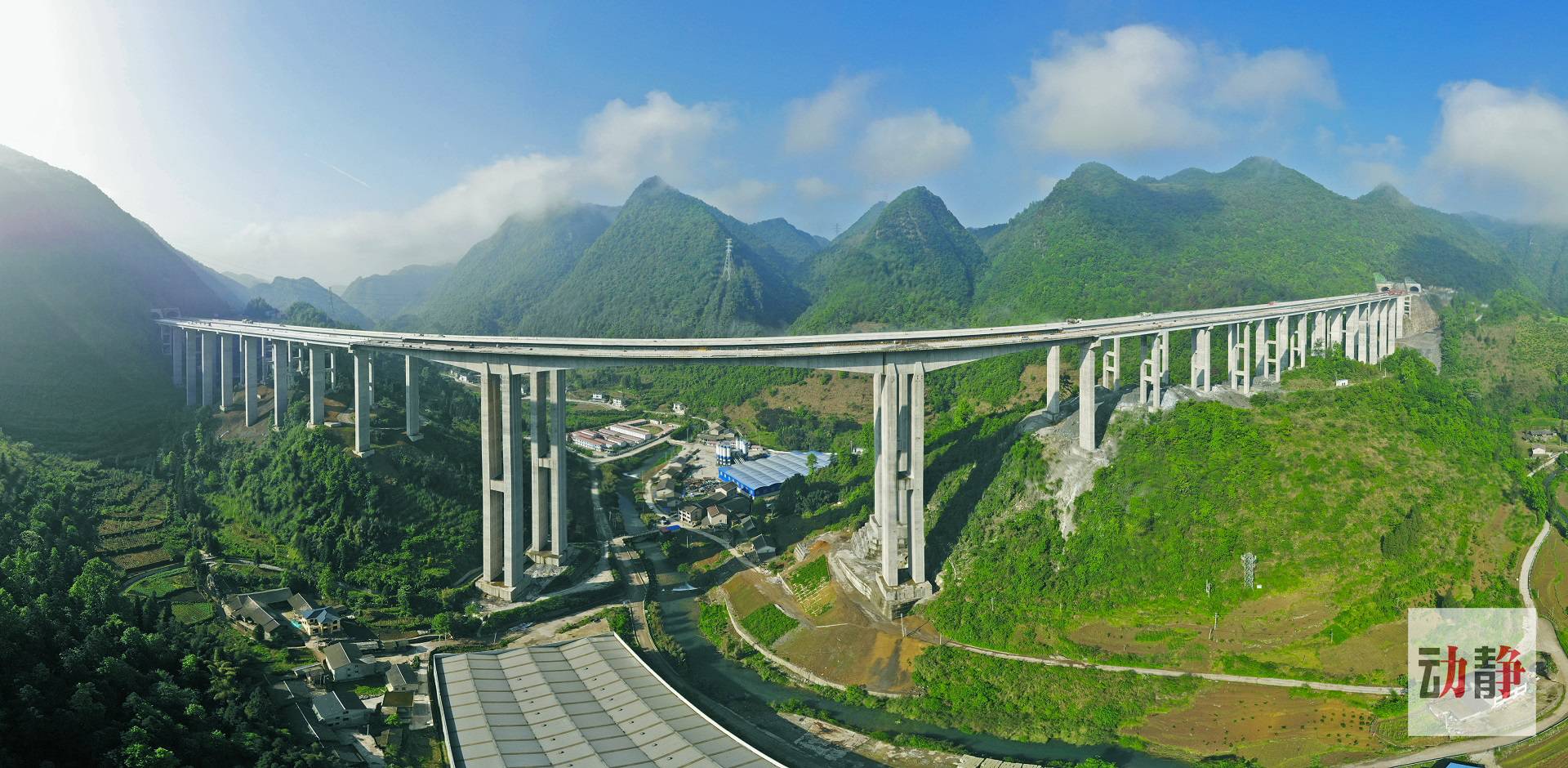 据了解,重遵扩容项目作为兰州至海口国家高速公路重庆至遵义的连接段