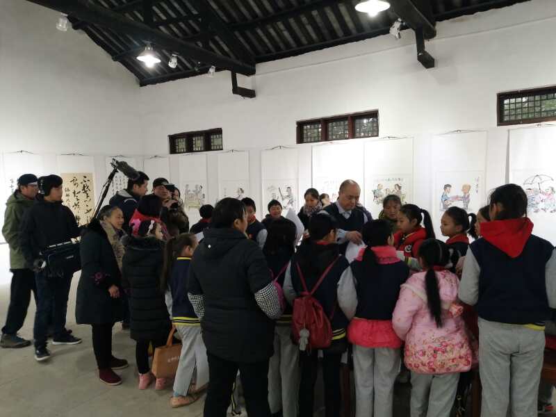 荣县农民漫画家:提笔是画家 下地是农民 一支笔