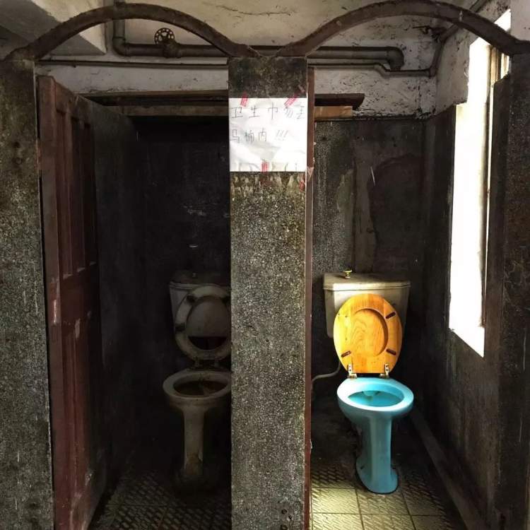 马桶曾经是我们生活中的必需品