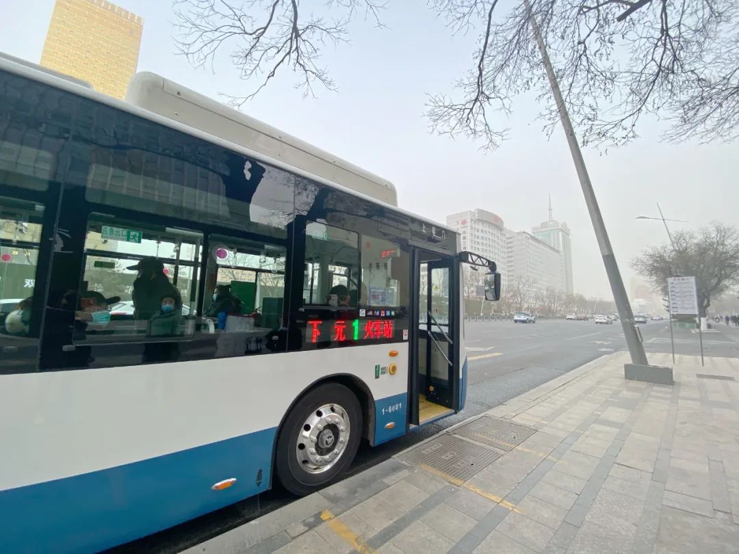 再见了迎泽大街上的大通道太原1路公交车迎来第四代