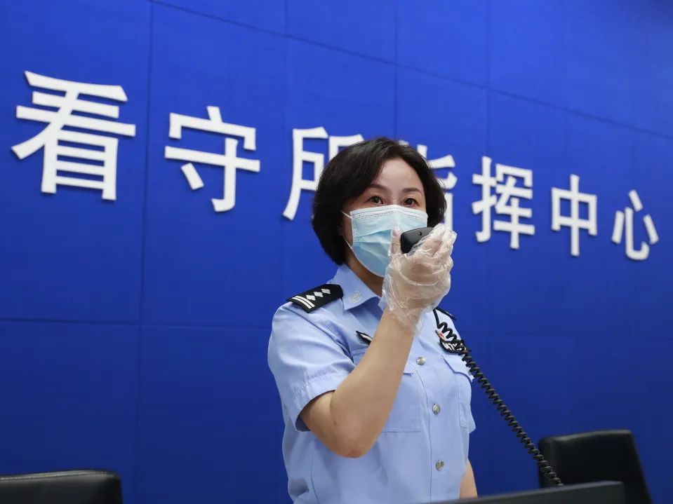 从16年3月起,她就驻扎在这个被嘉定人称为"黑鱼桥"地方算起
