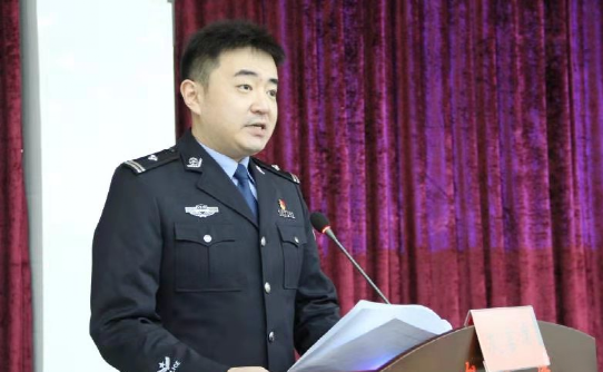 警察,中国十大女杰,人民爱戴的忠诚卫士任长霞同志的儿子卫辰尧来到