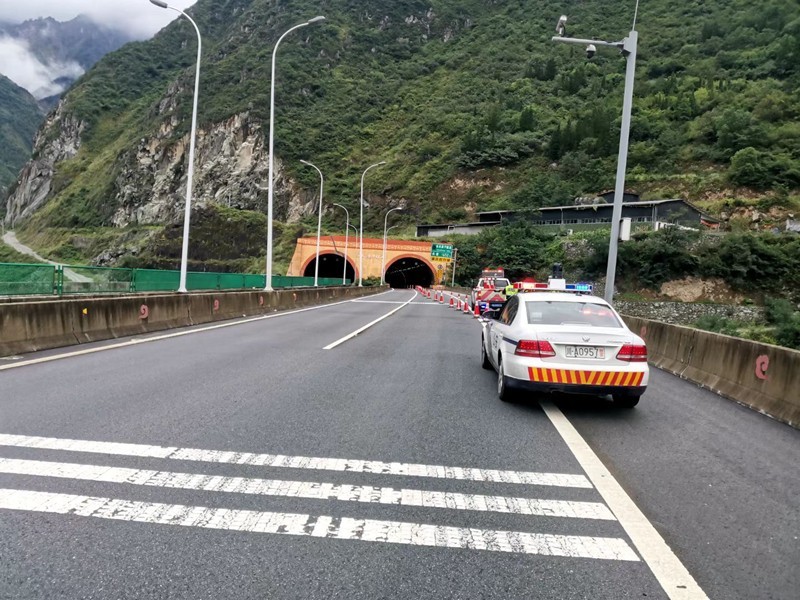 都汶高速恢复通行注意汶川往成都方向部分车道变窄