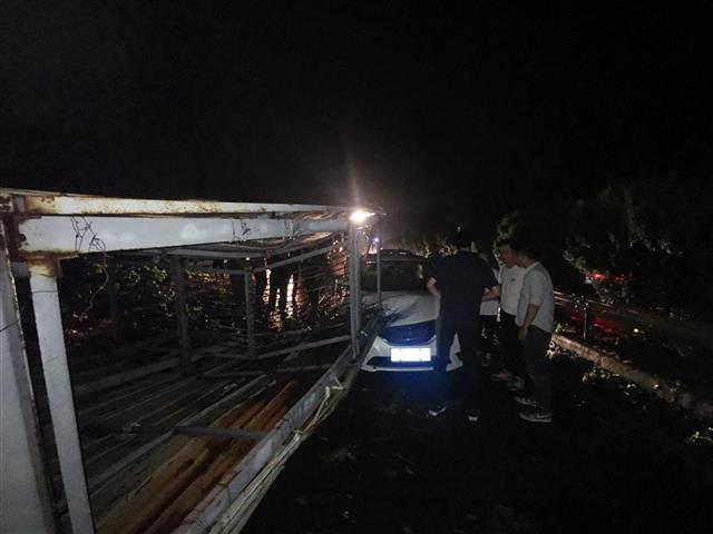 暴风雨突袭湖北24条高速 高警雨夜护航（最新发布）