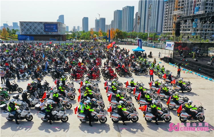 名车齐聚千机巡游济南国际摩托车博览会燃爆泉城