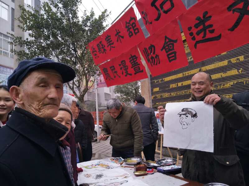 荣县农民漫画家:提笔是画家 下地是农民 一支笔