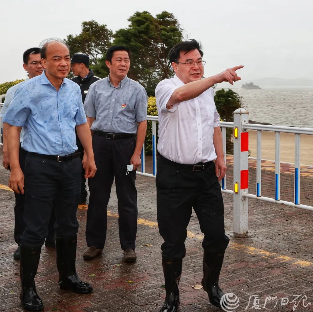 胡昌升现场一线指挥全市防抗台风工作抢险清障有序展开市民群众纷纷
