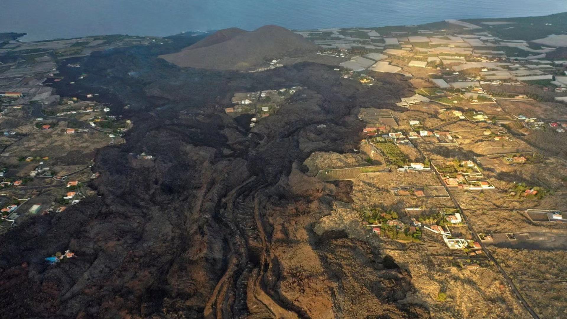 西班牙拉帕尔马岛火山喷发中心附近发现新裂缝